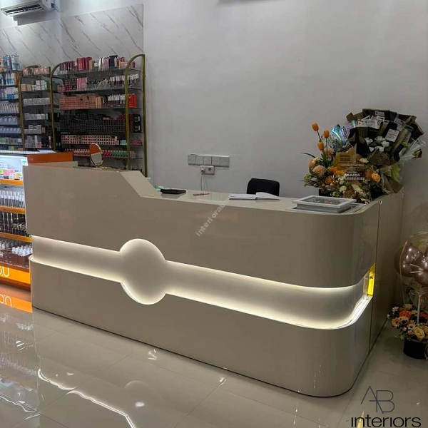 Quầy lễ tân bo cong sơn PU QLT059