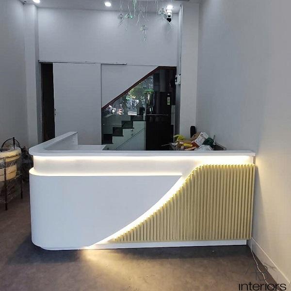 Quầy lễ tân chữ L bo cong QLT064