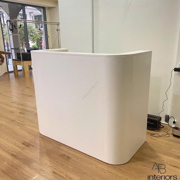 Quầy lễ tân chữ U sang trọng QLT050