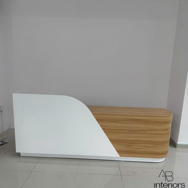 Quầy lễ tân 2m4 bo cong đẹp QLT074