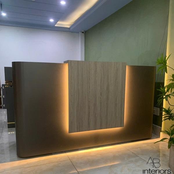 Quầy lễ tân 2m bo cong đẹp QLT079