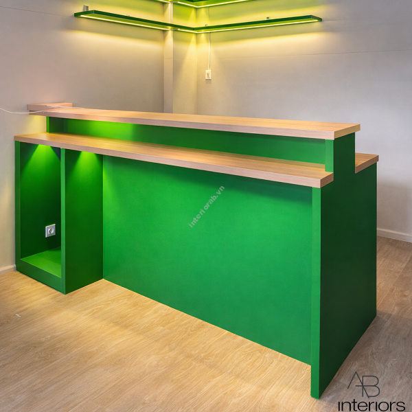 Quầy bar màu xanh lá có đèn QB064