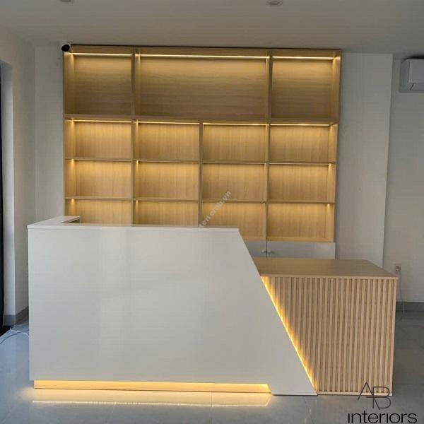 Quầy lễ tân 2m4 lam sóng gỗ đẹp QLT100