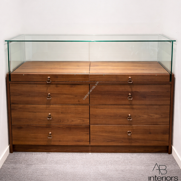 Tủ kính trưng bày thấp 1m2 TTB132